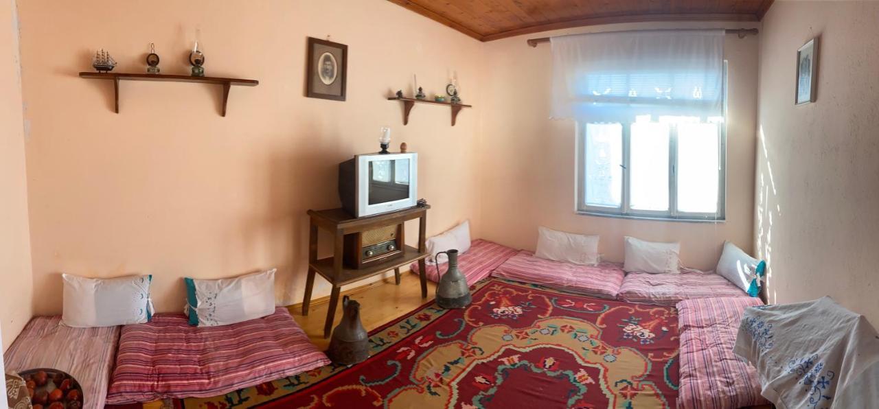 Vila Llulla Kruje Exterior photo